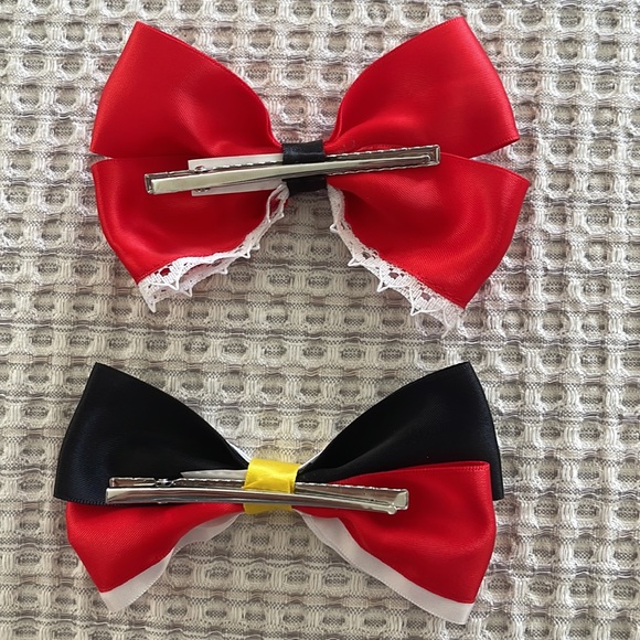 Mickey and Minnie hair bows - Picture 2 of 3